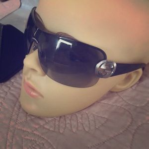 Gucci sunglasses never worn AUTHENTIC